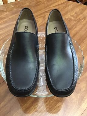 Ecco Classic Moc Slip-on Loafers
Black Leather